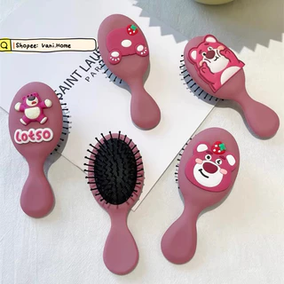 Lược cầm tay chải tóc gấu dâu Lotso dễ thương màu hồng đậm Lượt gỡ rối massage da đầu, giảm rụng và kích thích mọc tóc