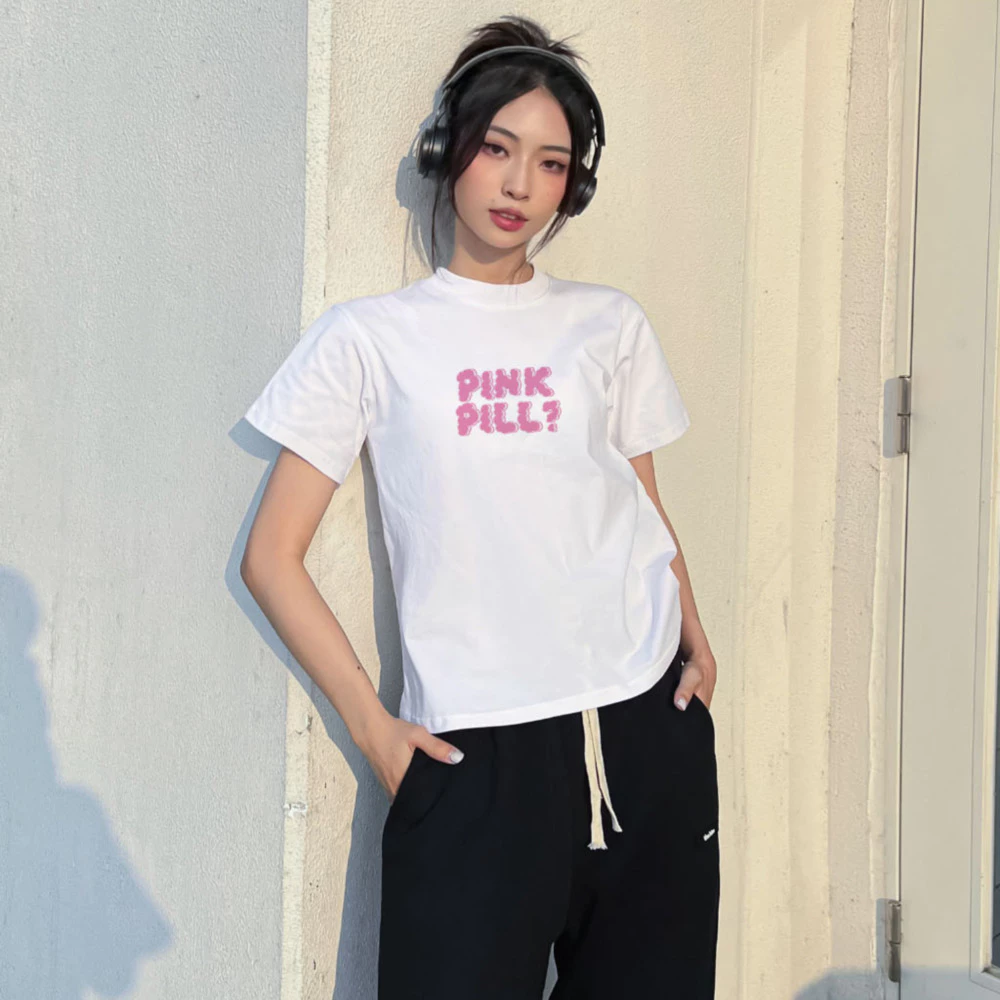 Áo thun Baby Tee hình chữ PINKPILL? - Thiết kế mới nhất cho mùa hè 2023, letastore