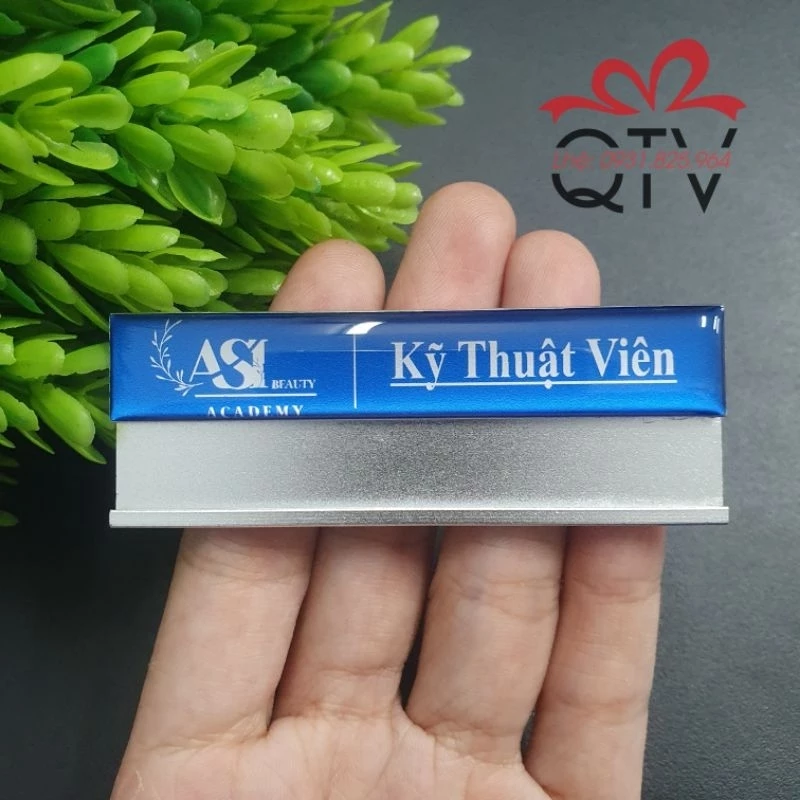 Bảng tên nhân viên - Thay tên