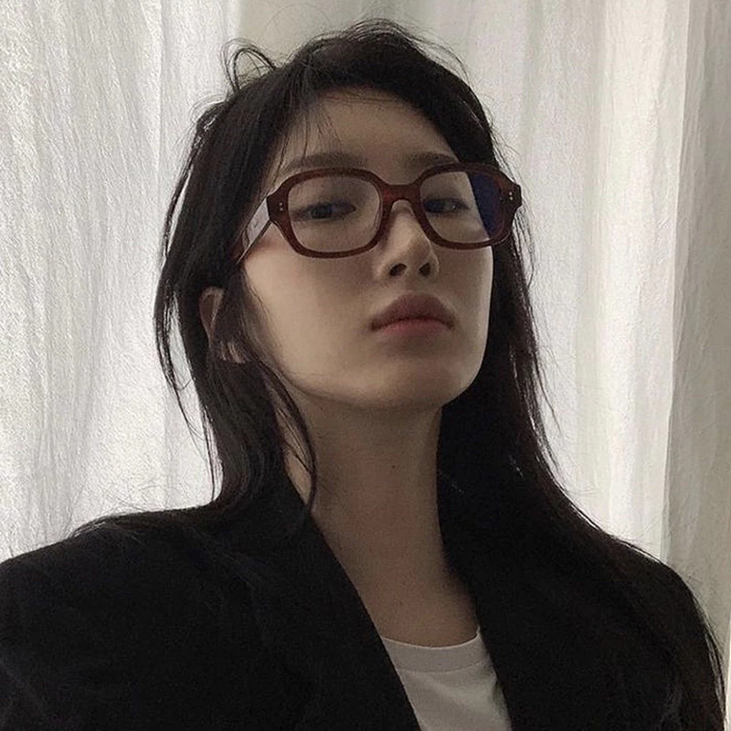 Kính mắt không độ gọng vuông highteen cực chất
