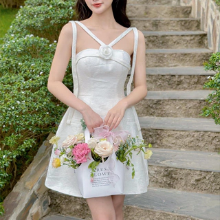 Đầm trắng dáng xòe hai dây thiết kế đi dự tiệc cưới sang trọng