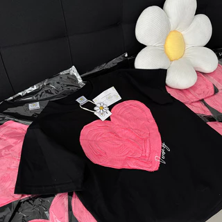 (NEW ARRIVAL) PINK HEART DEROSE BABYTEE - Áo thun baby tee màu đen in lụa trái tim màu hồng