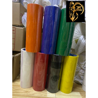 Băng keo màu dán thùng 4f8-100y gồm 7 màu xanh dương,lá, đỏ, vàng, trắng, đen, cam 1 cây 6 cuộn.