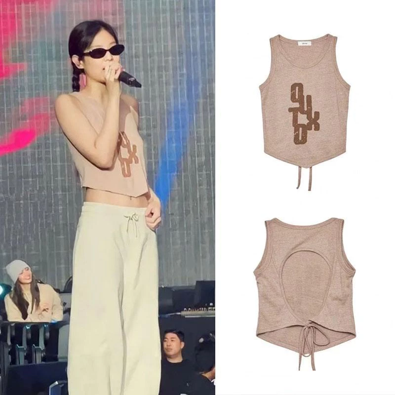 Áo croptop Jennie hở lưng buộc vạt sau in chữ thời trang Herbi