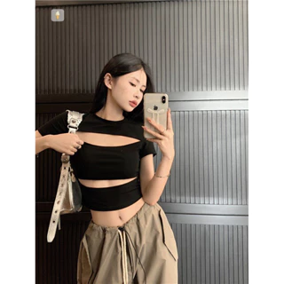 Áo croptop tay ngắn trơn cut out 2 đường hở ngực eo bozip