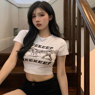 Áo croptop body ngắn tay DaaLaa Store, dáng ôm cổ tròn in hình WEEKEEP A5309