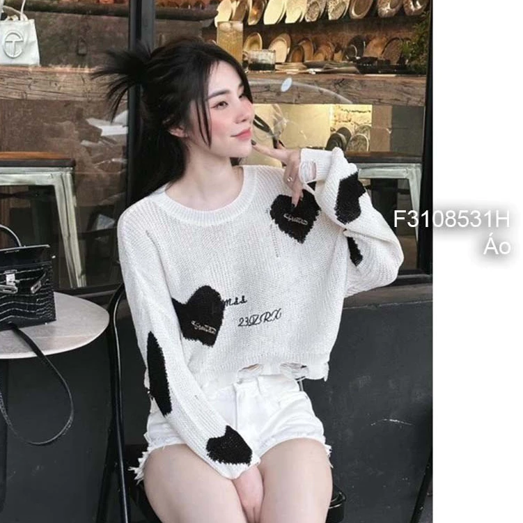 Áo len form croptop tay dài cổ tròn phối tim chữ siêu cute!