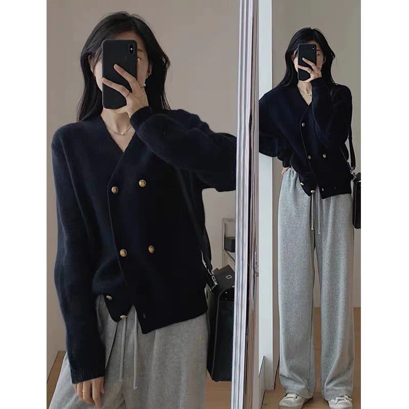 (ORDER) Áo len cardigan cài khuy 2 hàng cổ V màu đen form thụng nhẹ nhàng vintage Hàn Quốc