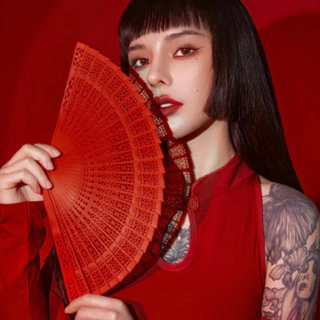 Quạt xếp nan gỗ màu đen đỏ đạo cụ chụp hình phong cách  cổ trang Trung Hoa xinh xắn