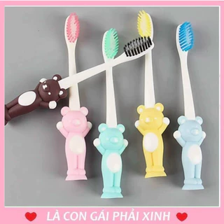 Set 4 bàn chải đánh răng con nít có chân hít, nắp dậy an toàn , sợi tơ mền, thiết kế họa tiết dể thương phù hợp cho bé