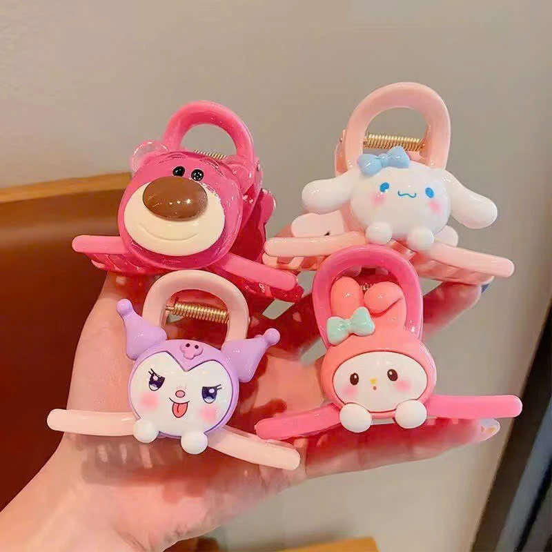 Set 4 kẹp tóc càng cua cho bé hình gấu dâu cute