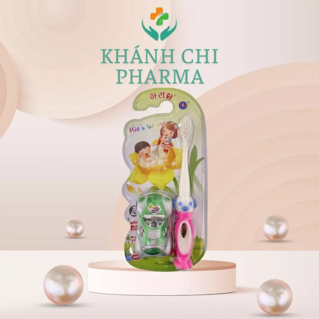 Bàn chải đánh răng trẻ em Kids world tặng kèm đỗ chơi cho bé. Cho bé từ 2 - 6 tuổi.