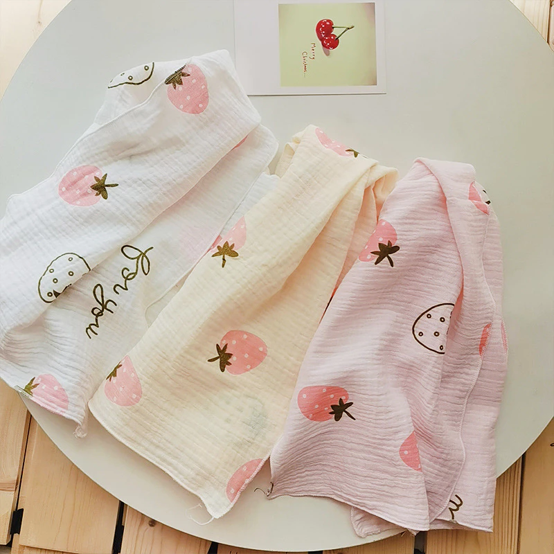 Khăn quàng cổ cho bé vải xô cotton mỏng nhẹ và ấm áp, họa tiết hoạt hình dễ thương