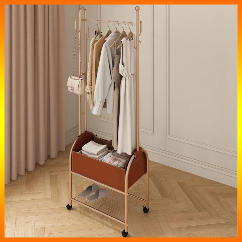 Da cao cấp Champagne vàng Phòng ngủ Quần áo Rack sàn Di chuyển dọc Phòng ngủ tập thể Hanger Thu dọn quần áo Với bánh xe