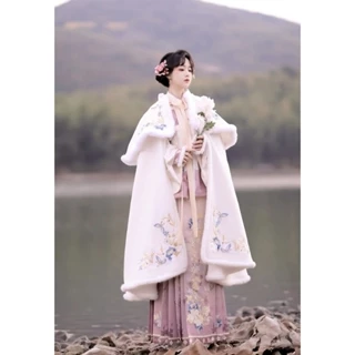 ( Phù Cừ- Hoa Thần Kí) Hán phục nữ mùa đông có áo choàng lông cổ trang.