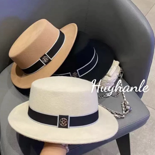 Mũ nón dạ đỉnh bằng đai đen, charm chữ M, hàng hot vành mũ 5cm