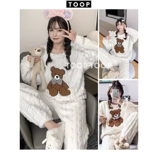 Bộ lông mặc ở nhà màu trắng thêu chú gấu nâu dễ thương - Set quần áo pyjama