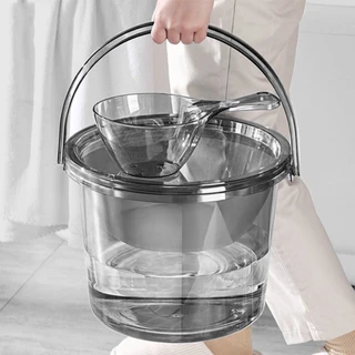 Xô nhựa có nắp đậy dung tích 14L kèm gáo nước trong suốt chất liệu nhựa Acrylic dày dặn.