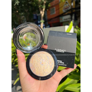 Highlight MAC mineralize skinfinish Lightscapade