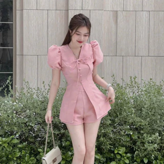 Set bộ đồ nữ áo vest croptop ngắn tay xẻ nhọn mix chân váy xếp ly xòe với 3 tone màu tôn da, siêu hot cho các nàng