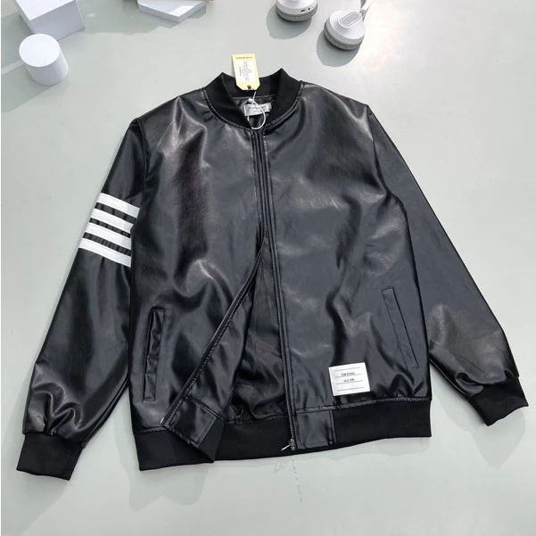 [AIO fashion] Áo Khoác Da Nam Thom Browne Bomber Jacket Thêu 4 Sọc Trắng Tay Lót Gió Bo Chun Dày Dặn Sang Trọng