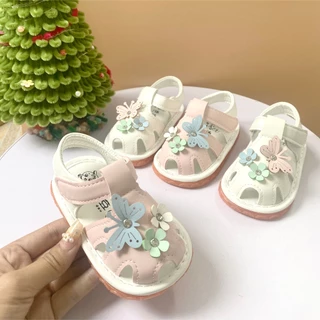 Sandal tập đi cho bé gái chất liệu mềm, nhẹ, êm chân, họa tiết bướm