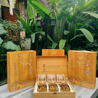 Trà Thiết Quan Âm Thượng hạng hộp gỗ 450gr trà. Set gồm 6 hộp nhỏ, mỗi hộp gồm 11 gói nhỏ.