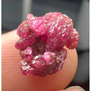 Viên Ruby dạng chùm màu đẹp 3.15ct