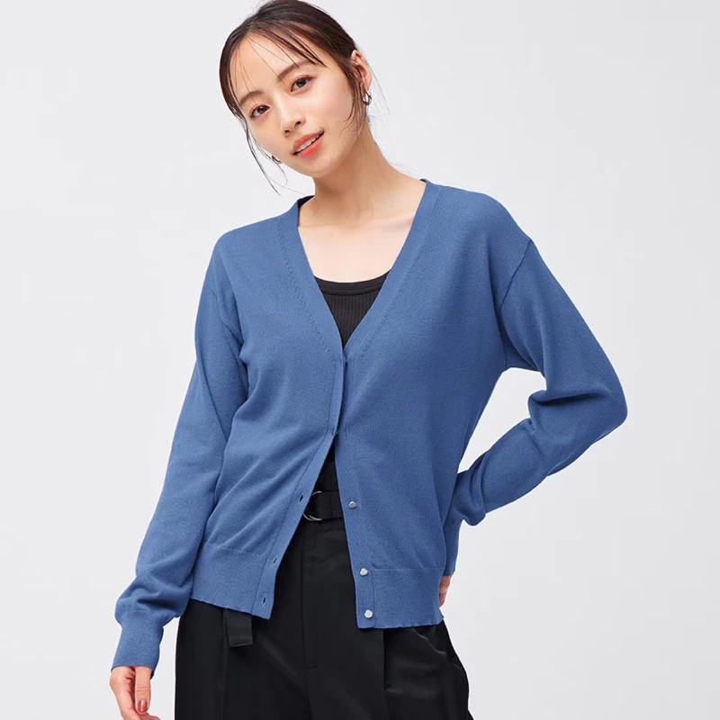 Áo khoác dệt kim cardigan cổ tim form truyền thống - Bộ sưu tập mùa xuân GU thời trang Nhật Bản