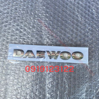 logo chữ DAEWOO dán đuôi xe