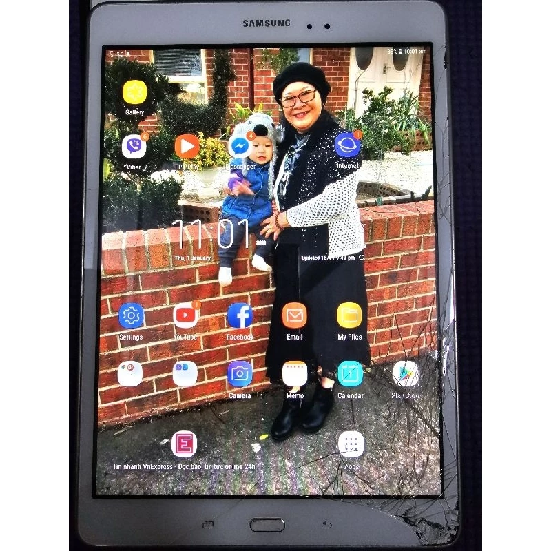 Samsung Tab 10 inch - T550, nứt kính + lúc lên lúc không