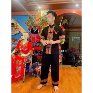 Trang phục dân tộc Hmong cho nam mẫu hiện đại