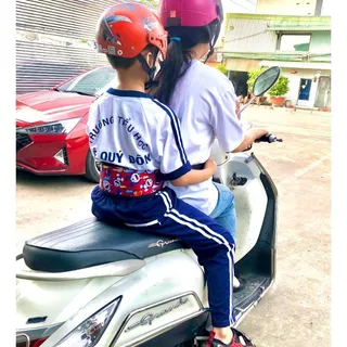 Đai em bé ngồi xe máy(từ 1-10 tuổi)loại tốt chống thấm nước êm vòng đai rộng chắc an toàn cho bé