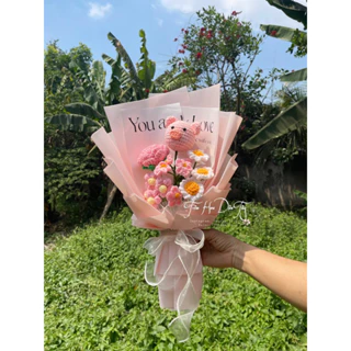 [SẴN] Bó hoa gấu dâu mix hoa làm bằng len Handmade gói giấy xốp hàn (tặng kèm đèn thiệp túi) 🐰🌹