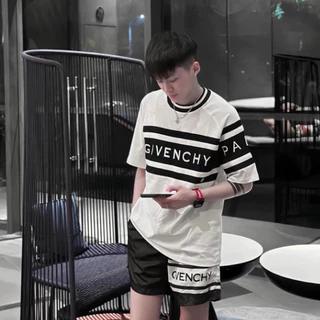 Bộ Đồ Nam Cộc Tay Mặc Hè In GIVENCHI Phối Hai Màu Đen Trắng . Bộ Thể Thao Cho Các Boy Phố Mặc Đi Chơi Đi Biển Hot 2023