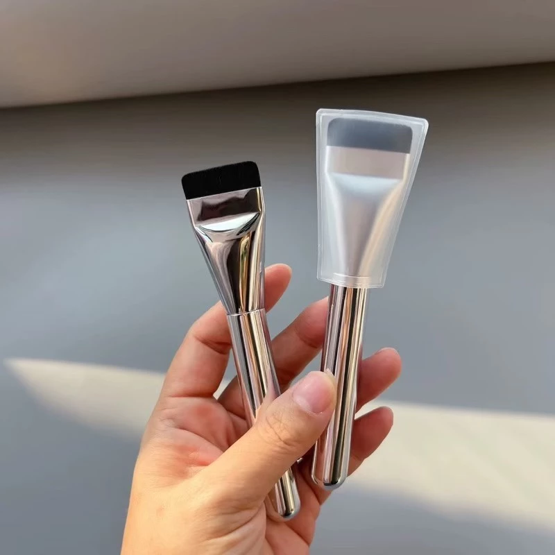 Cọ Tán Nền Dẹt Giúp Lớp Nền Căng Mướt Và Mịn bám chắc cả ngày