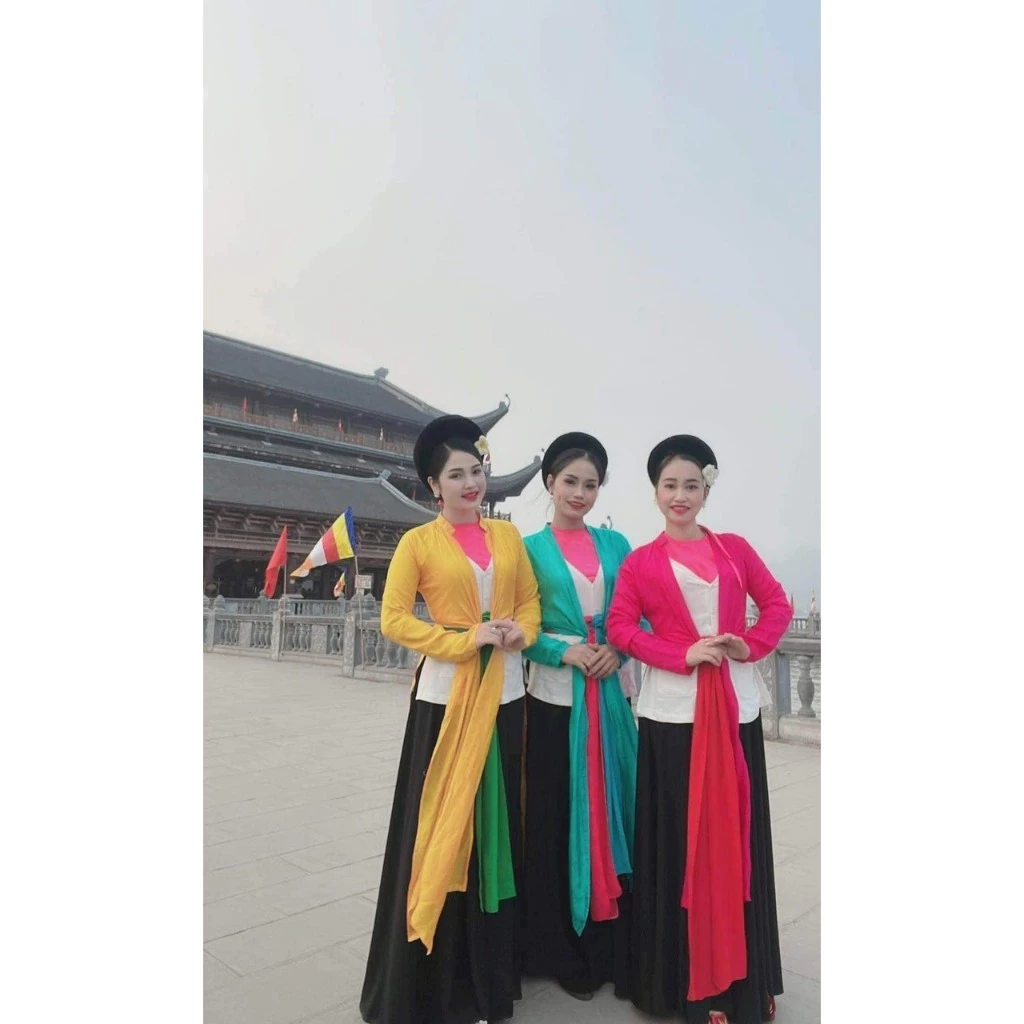Trang phục nữ quan họ, Áo tứ thân thắt 2 vạt trước phục vụ hát quan họ, biểu diễn văn nghệ, đủ màu đủ size