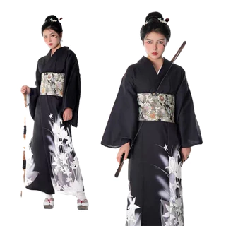 Kimono đen in hoa yukata