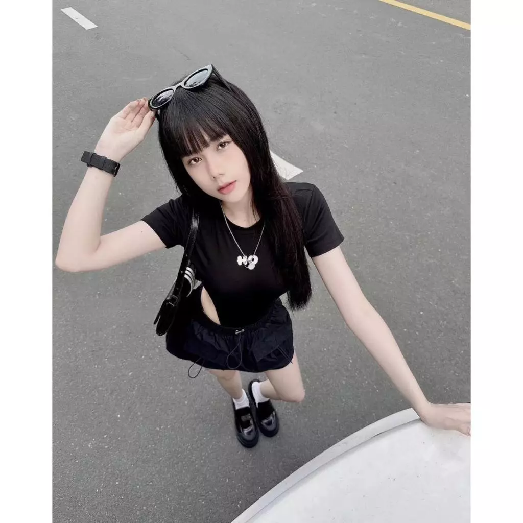 SET BODYSUIT PHỐI CHÂN VÁY DÙ TÚI HỘP NỮ | MEOINDAHOUSE