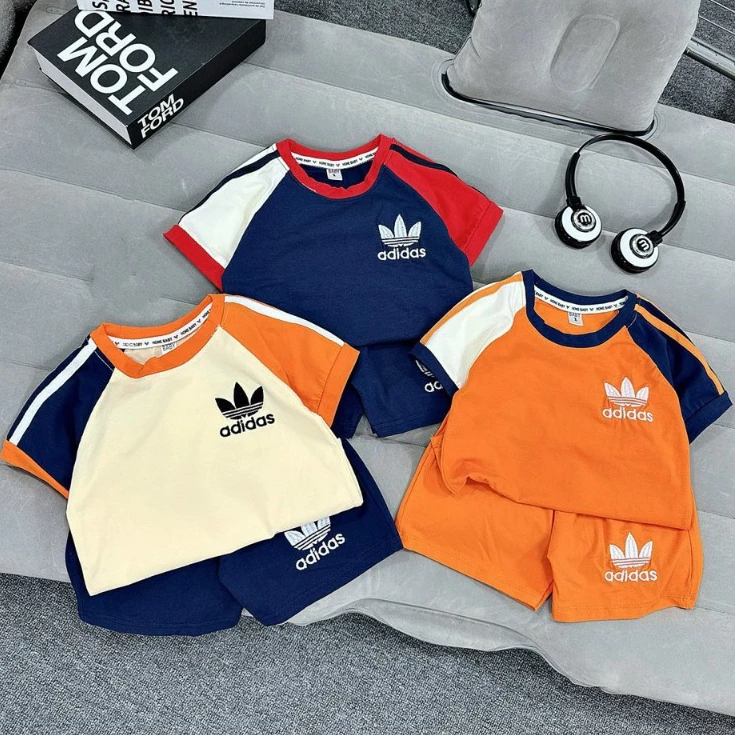 Bộ Adidassss thêu bé trai bé gái cực hot hit (8-25kg)