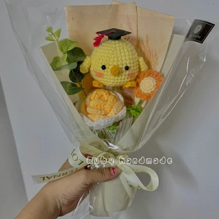 [Hình shop chụp HỎA TỐC] Bó hoa bé gà tốt nghiệp mix hoa hồng và cúc họa mi len handmade làm quà tặng ý nghĩa