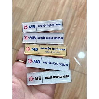 Thẻ tên nhân viên ngân hàng MB bank nền vàng/bạc nhũ ,trơn, xước in theo yêu cầu