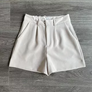 Quần short nữ màu kem