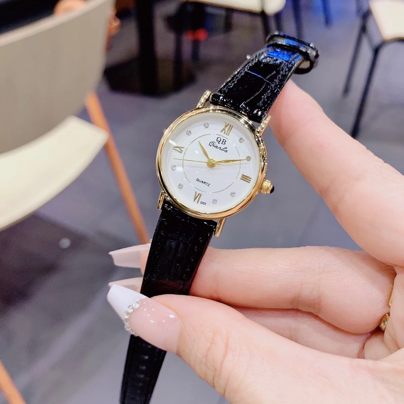 Đồng Hồ Nữ QB Dây Da Đen Số Vạch
