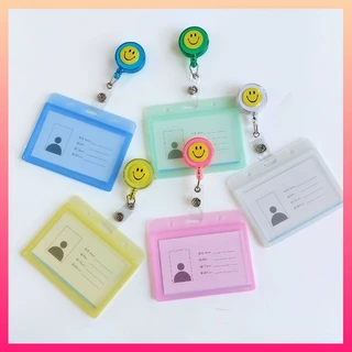 Thẻ tên nhân viên ngang, bao đựng thẻ trong suốt có kèm củ rút yoyo gồm 5 màu sắc kích thước bỏ thẻ 8.5 x 5.4 cm