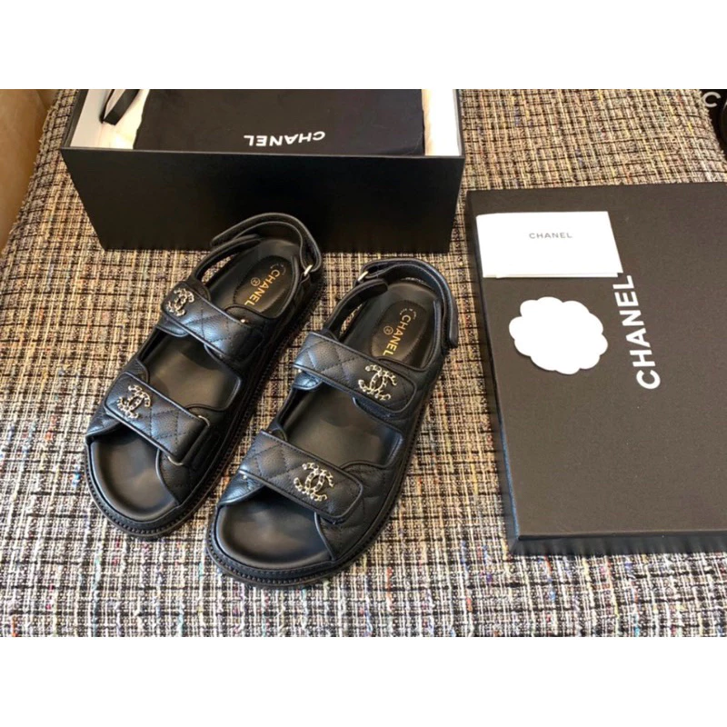 Sandal tag xích qccc