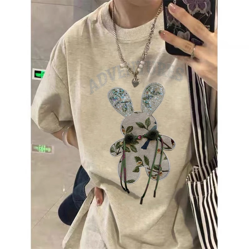 Xám tiêu focus local brand 2024 áo phông nữ form rộng con thỏ logo in ấn cổ tròn oversize áo thun 100%cotton