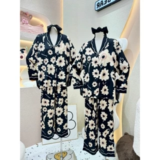 PIJAMA HOA NỀN ĐEN CỔ ĐẮP BẦU - KÈM BỊT MẮT