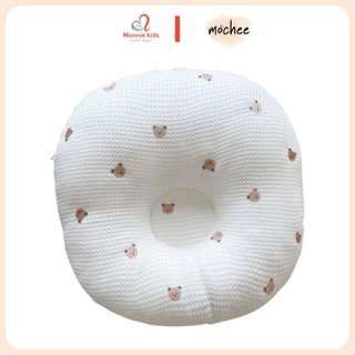 Gối chống trào ngược cho bé Mochee tổ ong thêu gấu, gối chống trào cotton Waffle - Monnie Kids