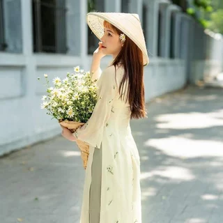 Áo Dài Thêu Hoa Cúc Cách Tân Cổ Cao Xinh Xắn - Lawan Dress